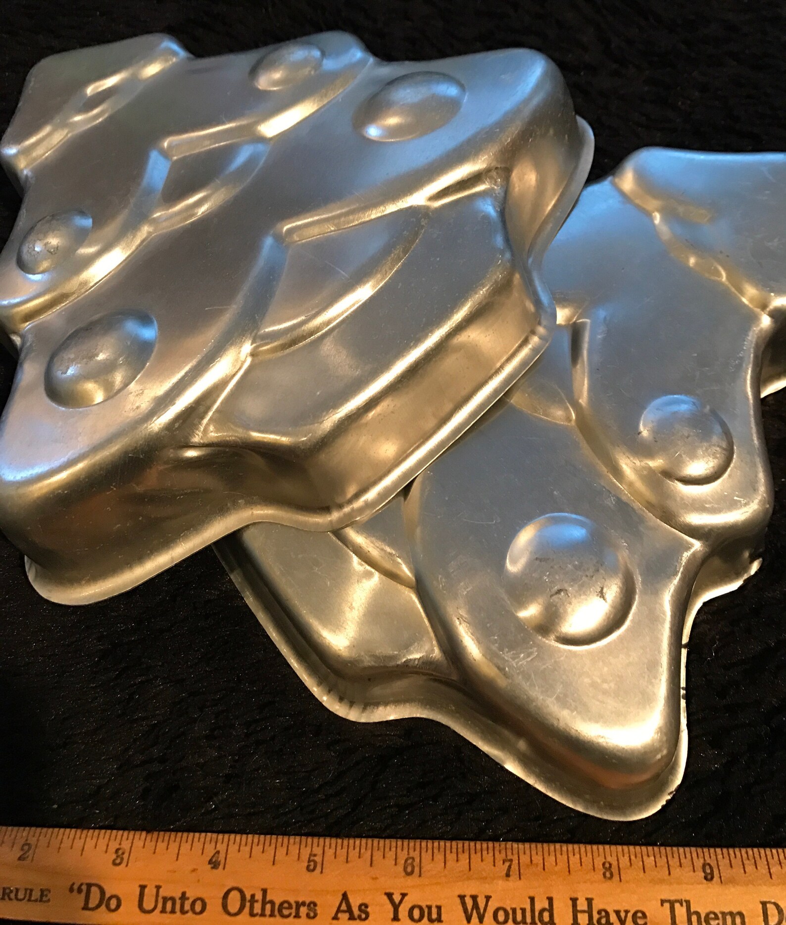 2 Christmas Tree Cake Pans 9 1/2 X 9 Aluminum Etsy