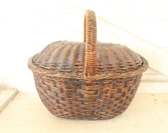 Vintage Willow Picnic Basket - Covered Oval Picnic Basket with Handle - 1930s / 1940s Large Willow Picnic Basket - Carrying Basket w/ Handle