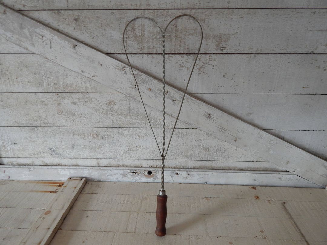 Twisted Wire Heart Shaped Rug Beater Wooden Handled Wire Rug Etsy