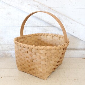 Vintage Hand-crafted Gathering Basket With Oak Wood Splint Handle ...