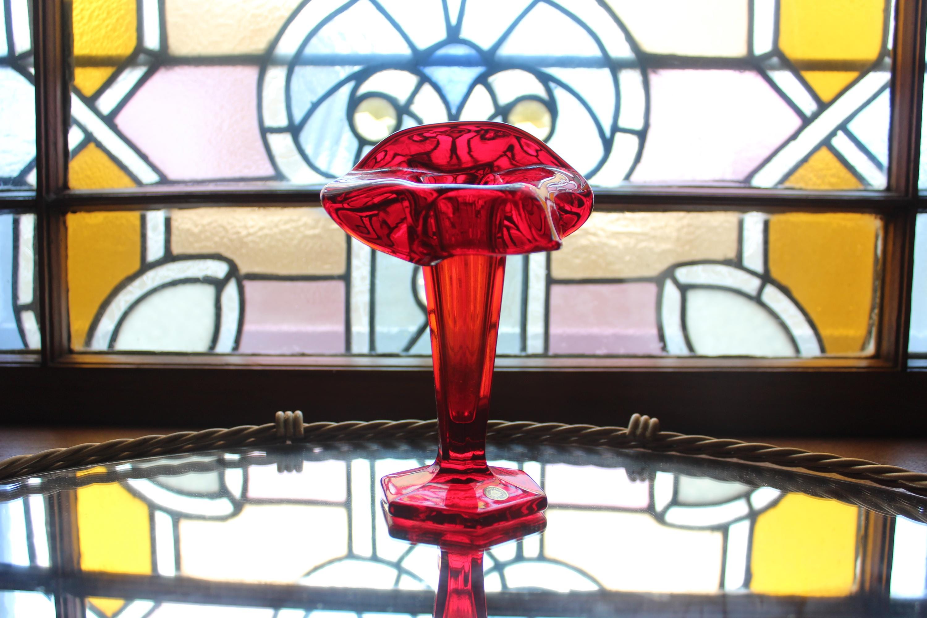 JACK IN THE PULPIT VASE　ヴィンテージ　フロストガラス花瓶 Westmoreland Jack in the Pulpit Vase - Ruby Red Art Glass Vase