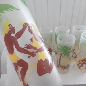 Vintage Tropical Tiki Hut Island Ice Tea / Lemonade / Tom Collins Glass Set - Native Cave Men and Women, Palm Trees, Clubs, Dancing & More Bild 2
