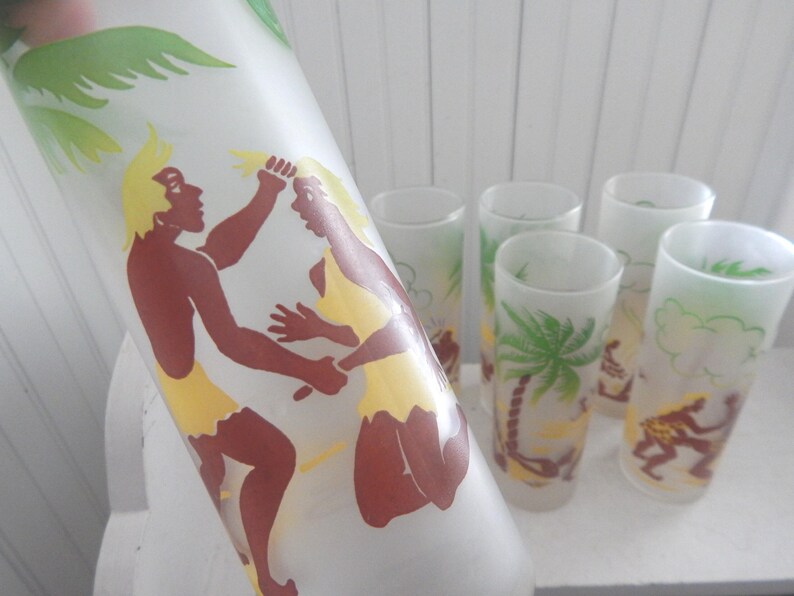 Vintage Tropical Tiki Hut Island Ice Tea / Lemonade / Tom Collins Glass Set - Native Cave Men and Women, Palm Trees, Clubs, Dancing & More Bild 2