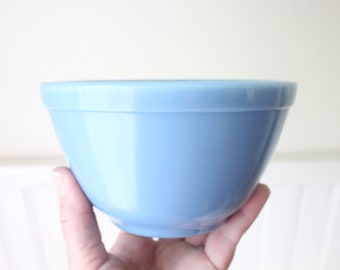 Vintage 1960s Delphite Blue Pyrex Mixing Bowl #401 - 1.5