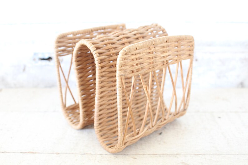 Vintage 1970s Wicker Napkin Holder / Letter or Mail Holder Mid Century Wicker Desk Accessory Boho Kitchen / Dinette Wicker Napkin Holder image 5