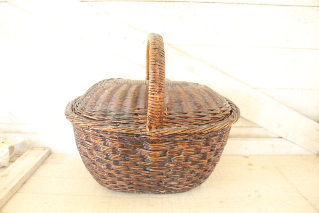 Vintage Willow Picnic Basket Covered Oval Picnic Basket With Handle