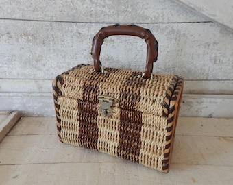 Woven Wicker Women's Box Bag Purse - Spring Woman's Wicker Purse - 1960s Mid Century Woman's Handbag Accessory - Woven Wicker Handbag Purse