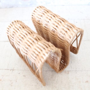 Vintage 1970s Wicker Napkin Holder / Letter or Mail Holder Mid Century Wicker Desk Accessory Boho Kitchen / Dinette Wicker Napkin Holder image 6