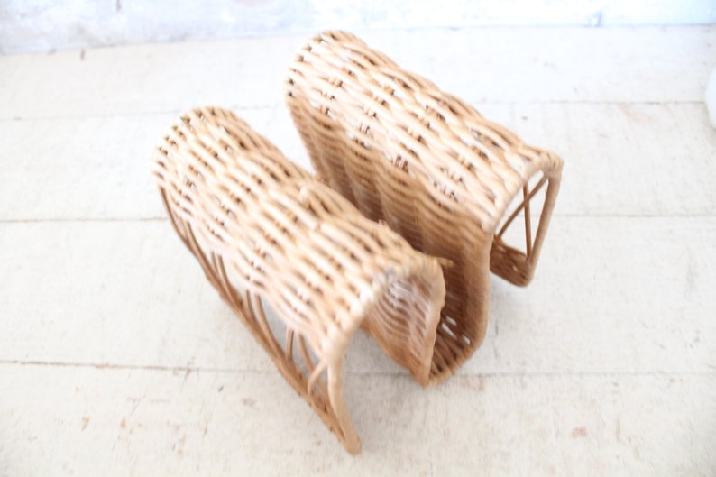 Vintage 1970s Wicker Napkin Holder / Letter or Mail Holder Mid Century Wicker Desk Accessory Boho Kitchen / Dinette Wicker Napkin Holder image 6