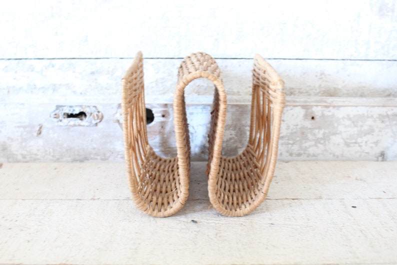 Vintage 1970s Wicker Napkin Holder / Letter or Mail Holder Mid Century Wicker Desk Accessory Boho Kitchen / Dinette Wicker Napkin Holder image 2