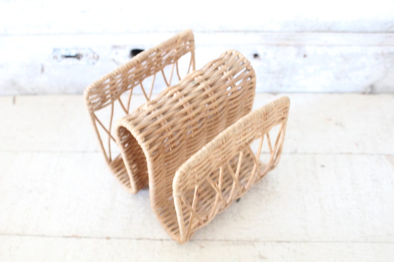 Vintage 1970s Wicker Napkin Holder / Letter or Mail Holder Mid Century Wicker Desk Accessory Boho Kitchen / Dinette Wicker Napkin Holder image 9