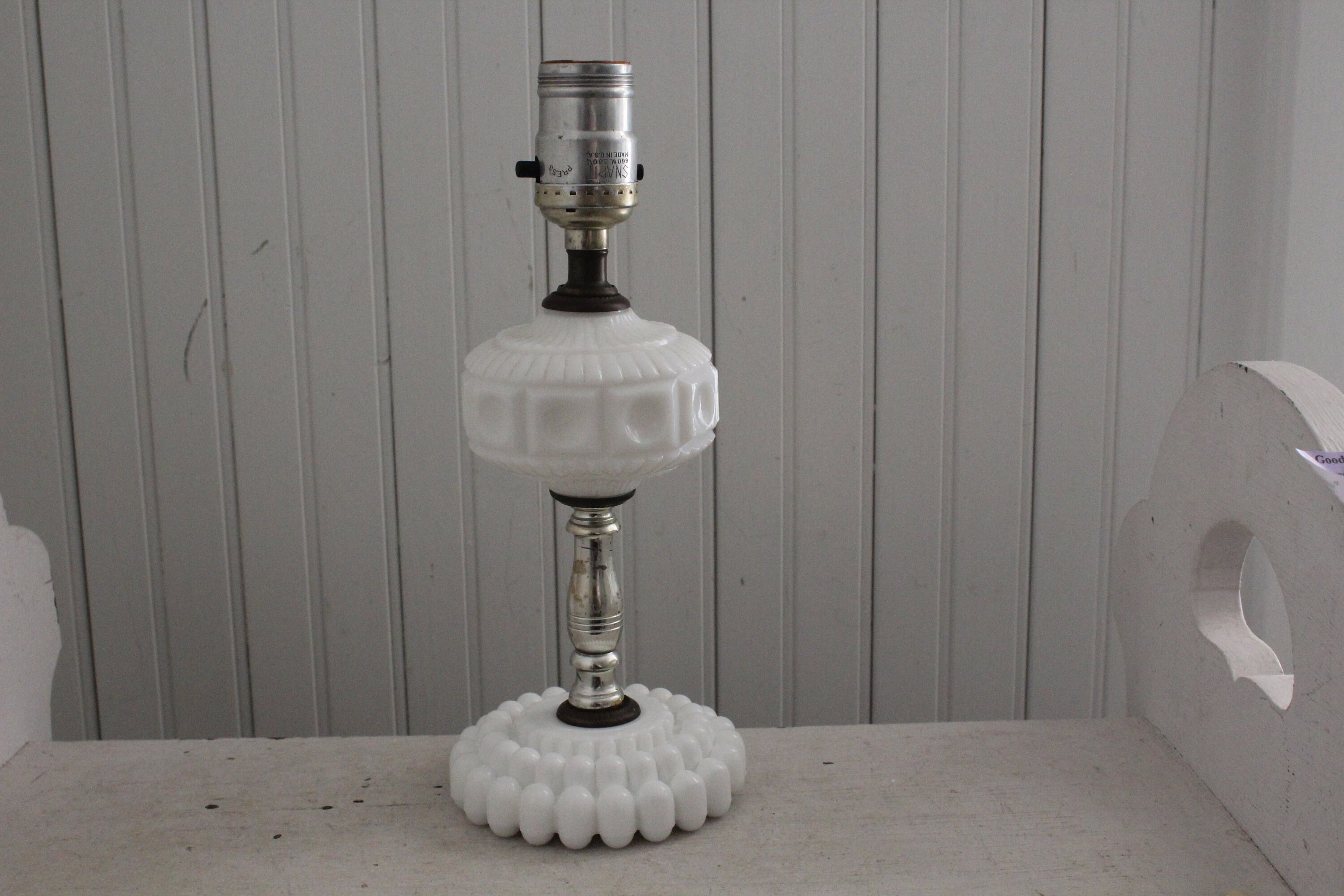 1960s Table Accent Lamp Vintage Milk Glass Boudoir Bedroom Nursery Lamp Milk Glass Lamp wSilver Metal Fittings Little Girl/'s Bedroom