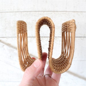 Vintage 1970s Wicker Napkin Holder / Letter or Mail Holder Mid Century Wicker Desk Accessory Boho Kitchen / Dinette Wicker Napkin Holder image 8