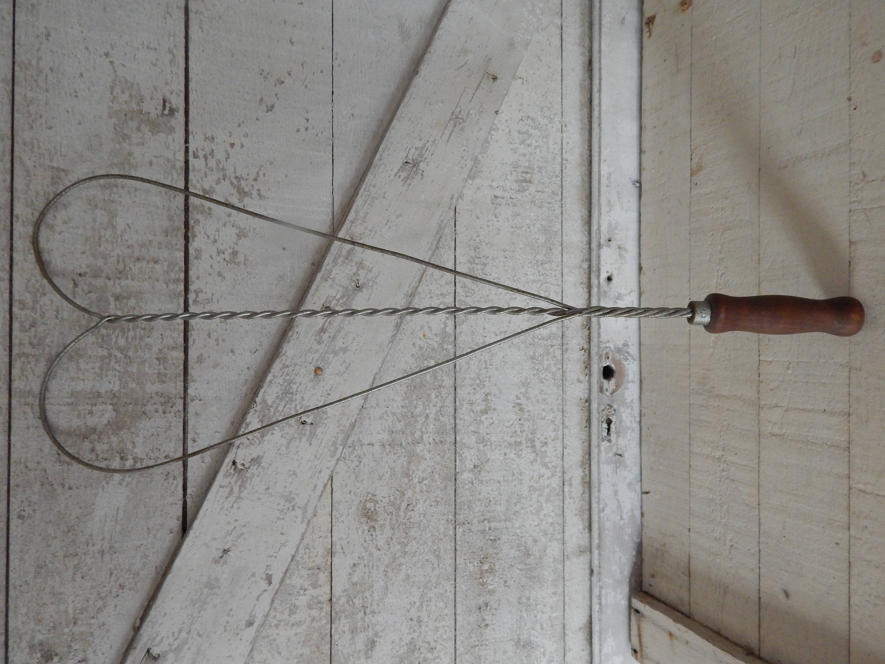 Twisted Wire Heart Shaped Rug Beater Wooden Handled Wire Rug Etsy