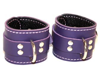 Poignets à verrouillage en cuir - Violet avec doublure noire - Paire de poignets (ou) Poignets de cheville - Votre choix de coutures de couleur
