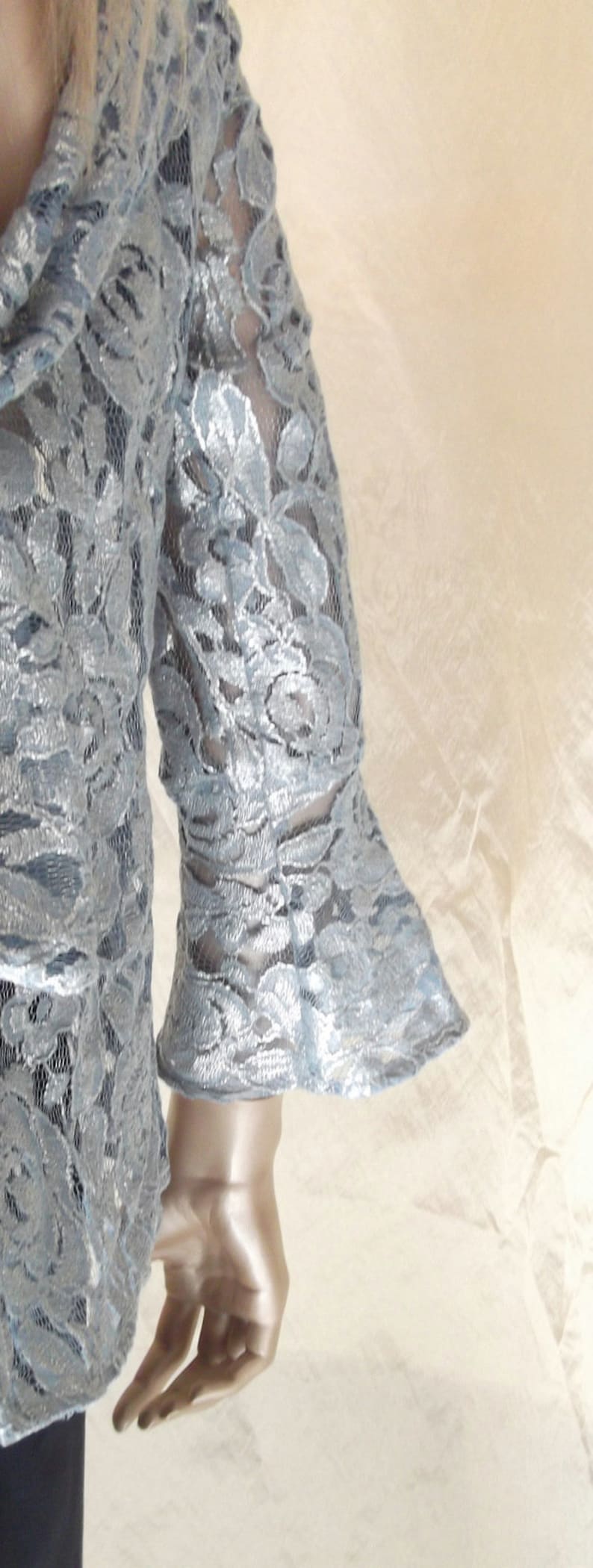 open back with long sleeves light blu lace shirt for woman