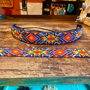 Blue/yellow  beaded choker w.leather and matching bracelet set