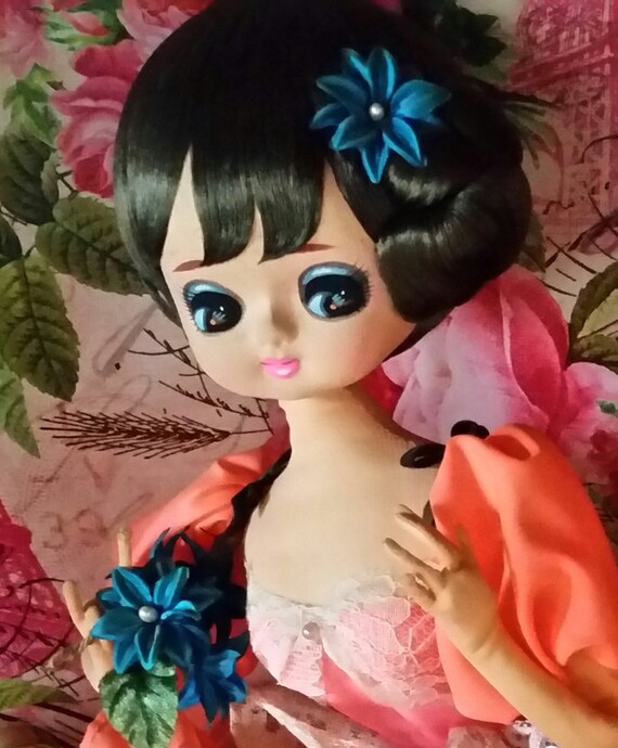 doll big eyes