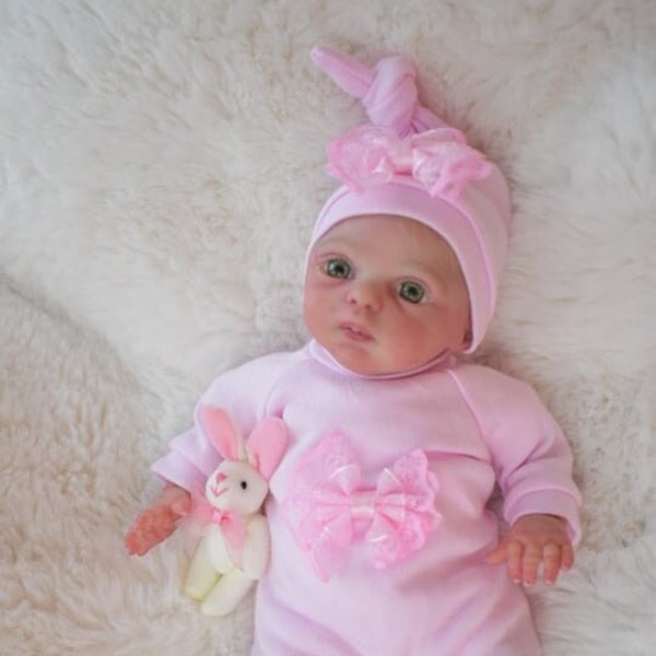 Mini poupée prématurée reborn de 25 cm (10 po.)/Combinaison pyjama en silicone et chapeau en rose avec noeud rose tenue de petite poupée vêtements mini prématuré