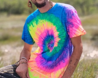 psychedelic neon rainbow tie dye t-shirt for goa hippie and psyparties and festivals glowing in uv blacklight