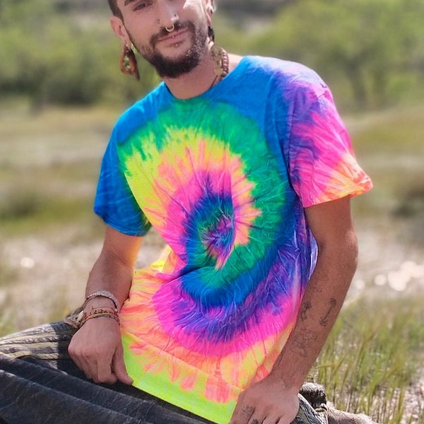 neon rainbow t-shirt für psychedelische Events wie Goa Hippie und Psytrance Parties und Festivals, leuchtet im schwarzlicht, uv aktiv psy