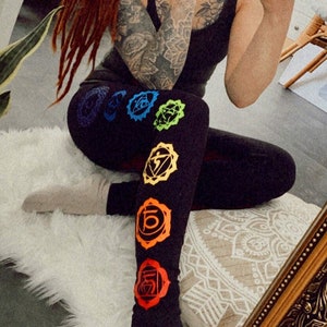 Chakra leggings in black for yoga and meditation, as well as for psychedelic events such as Goa and psytrance parties