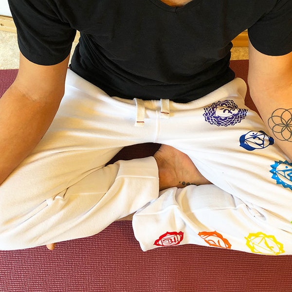 Herren Yogahose mit Chakren weiß, Kundalini, perfekte Hose für Yoga und Meditation Chakra