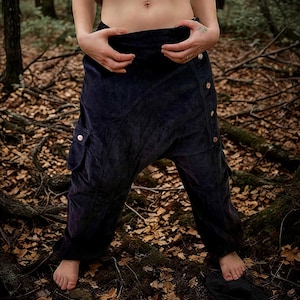 black harem pants, bloomers, Aladdin pants, Goa pants for psychedelic events such as hippie Goa and psytrance parties and festivals