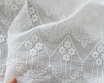 SALE, 100% Baumwolle, off-white Farbe Blumenstickerei, handgemachter Baumwollstoff, DIY Kleiderstoff, lose Ware