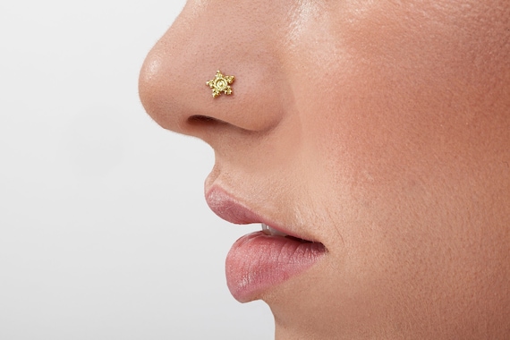 star design nose pin
