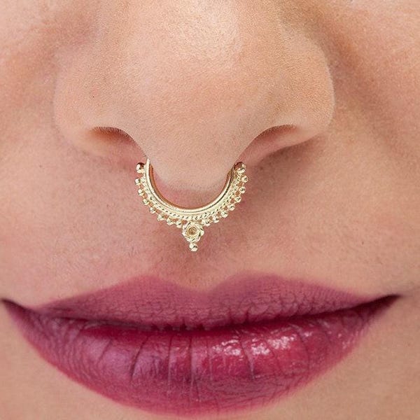 Anillo para tabique nasal de oro macizo de 14 quilates: diseño de loto tribal, estilo delicado.