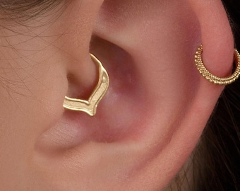Whale Tail Daith Ring - Solid 14k Gold Cartilage Hoop