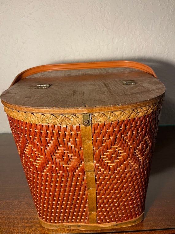 Antique Vintage Wood Picnic Basket, Vintage Red Man Basket, Farmhouse  Decor, Vintage Picnic Basket, Vintage Wooden Basket, Fall Decor 