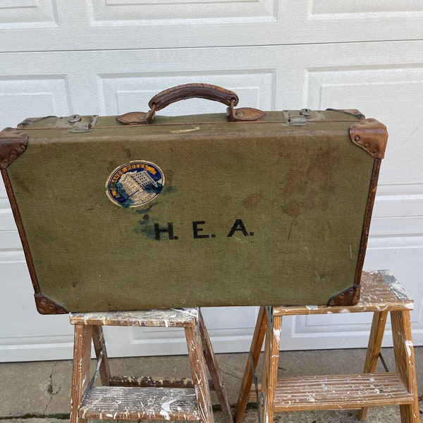 Vintage green hard canvas trunk, suitcase with leather trim and handle T Thomasson & CO Grande Hotel Recife-Pernambuco from Brasil H.E.A.