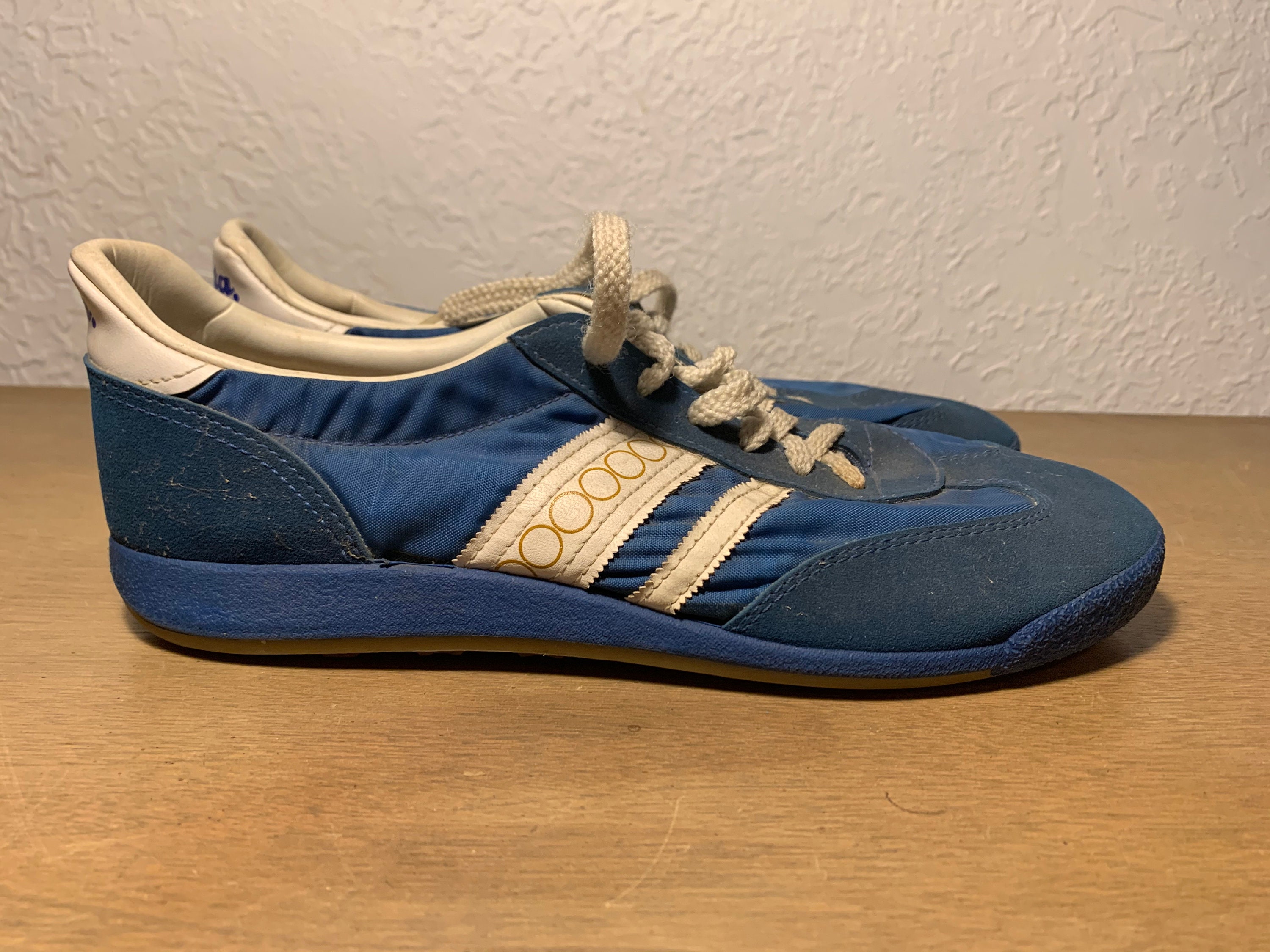 Men's Vintage Adidas 3 blue Striped 7.5 Runners Track Shoes canvas sneakers