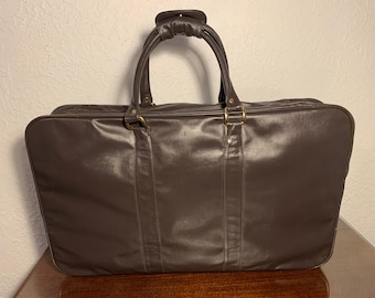 Vintage genuine leather suitcase jumbo briefcase. Two handles snap Brasil Leather Leather Weekender Weekend Bag Travel Bag Overnight Bag