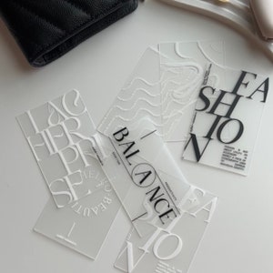 carta decorativa bianca minimale su plastica satinata