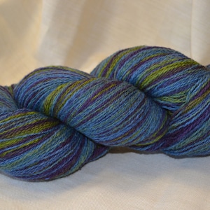 Hilo de lana de cordero pura Kauni LAVANDA de 230 g/7,5 oz, 100 % de calidad, para tejer a mano y a máquina. Fabricado en Estonia