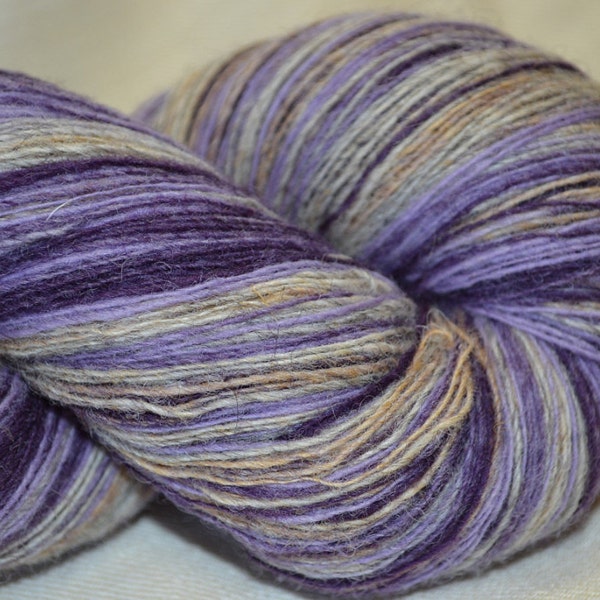 130g Kauni Violet 8/1 Garn aus 100% reiner Lammwolle für Hand- und Lacestricken. Hergestellt in Etsy