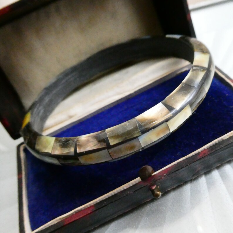 Vintage Abalone Shell Bangle Bracelet Attractive Mosaic Design Gift Boxed Vintage Jewellery Great Cond