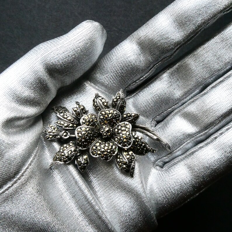 Gift Boxed Vintage Deco 1940s Silver Marcasite Brooch Great Cond Silver A Glorious War Era Brooch 21g Rhodium Plated Rose Flower Spray