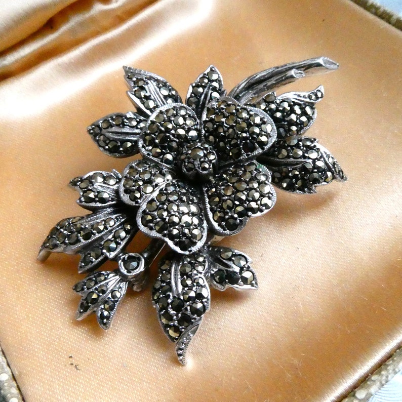 Gift Boxed Vintage Deco 1940s Silver Marcasite Brooch Great Cond Silver A Glorious War Era Brooch 21g Rhodium Plated Rose Flower Spray