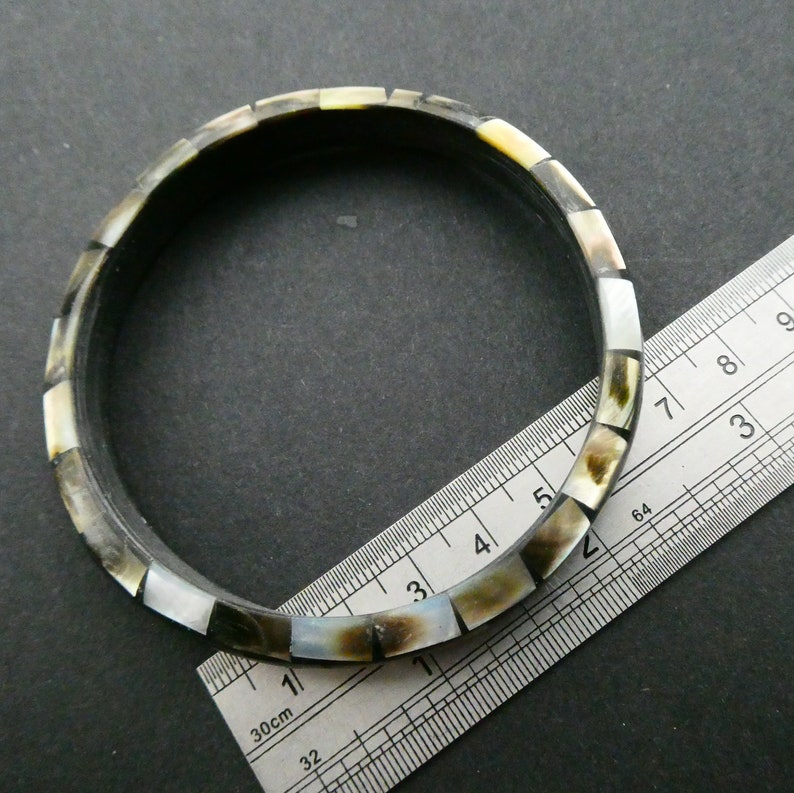 Vintage Abalone Shell Bangle Bracelet Attractive Mosaic Design Gift Boxed Vintage Jewellery Great Cond