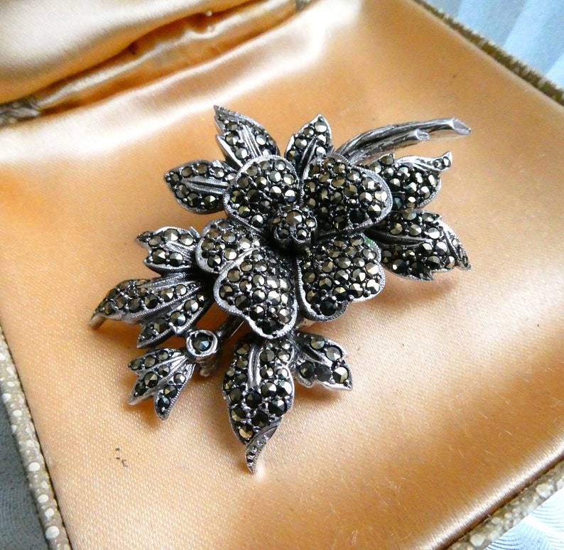 Gift Boxed Vintage Deco 1940s Silver Marcasite Brooch Great Cond Silver A Glorious War Era Brooch 21g Rhodium Plated Rose Flower Spray