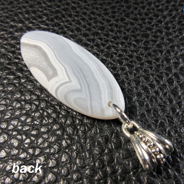 Joli Pendentif Marquise Agate Blanche Matte Striée et Argent Plaqué