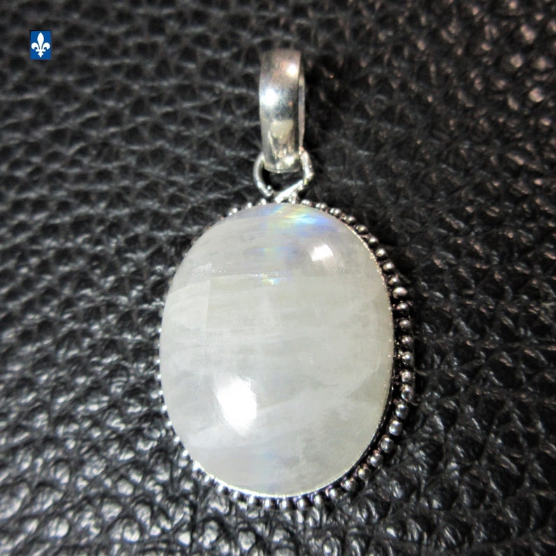 Nice Moonstone /& .925 Plated Silver Ovale Pendant