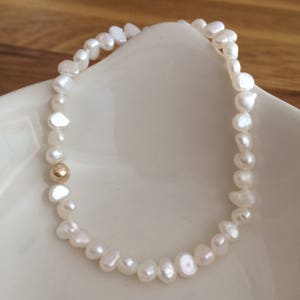 Freshwater pearl stretch bracelet 14K Gold Fill bead simple tiny seed pearl bracelet small white pearl bracelet bridesmaid jewellery gift 14K Gold Fill bead