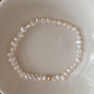 Freshwater pearl stretch bracelet 14K Gold Fill bead simple tiny seed pearl bracelet small white pearl bracelet bridesmaid jewellery gift image 5