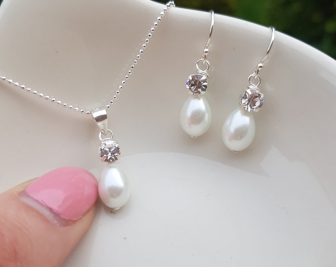pearl-and-diamante-wedding-jewellery-set-sterling-silver-teardrop-pearl