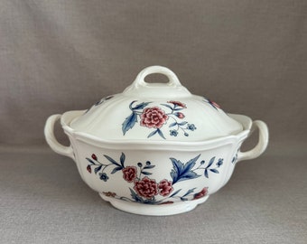 WEDGWOOD COVERED VEGETABLE or Serving Bowl Round Queen's Ware Williamsburg Potpourri High End Floral Earthenware Couples Gift For the Home